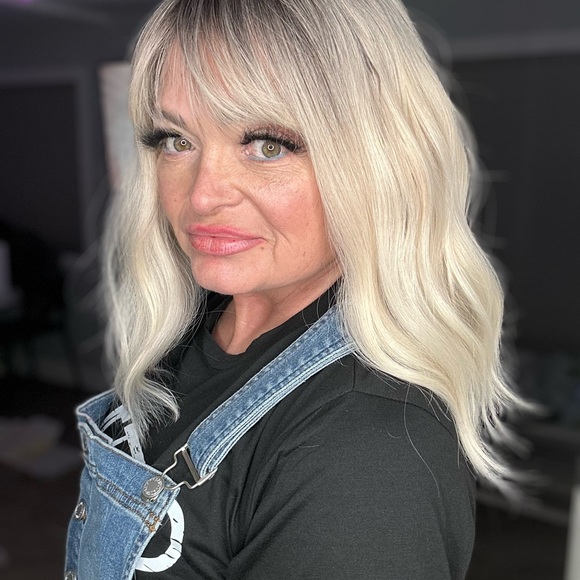 ANNIE - Picture 4 of 6